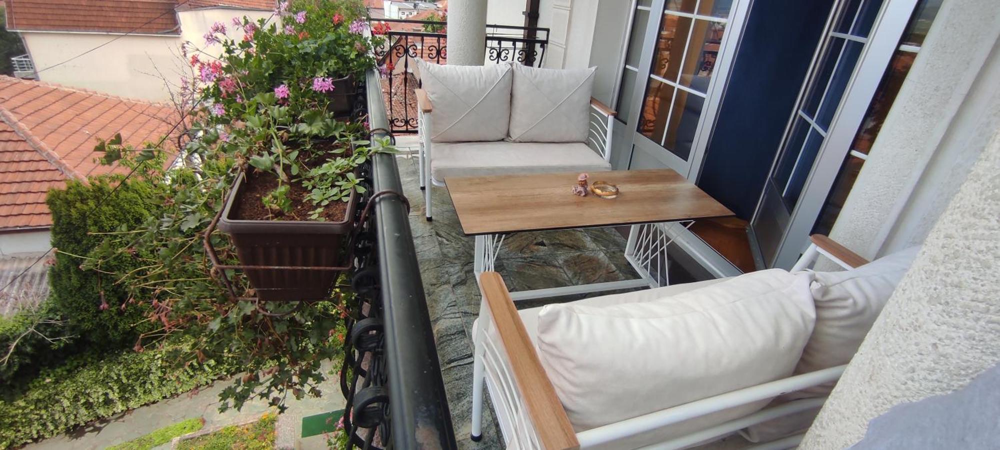Vila Sentic Vranje Bilik gambar